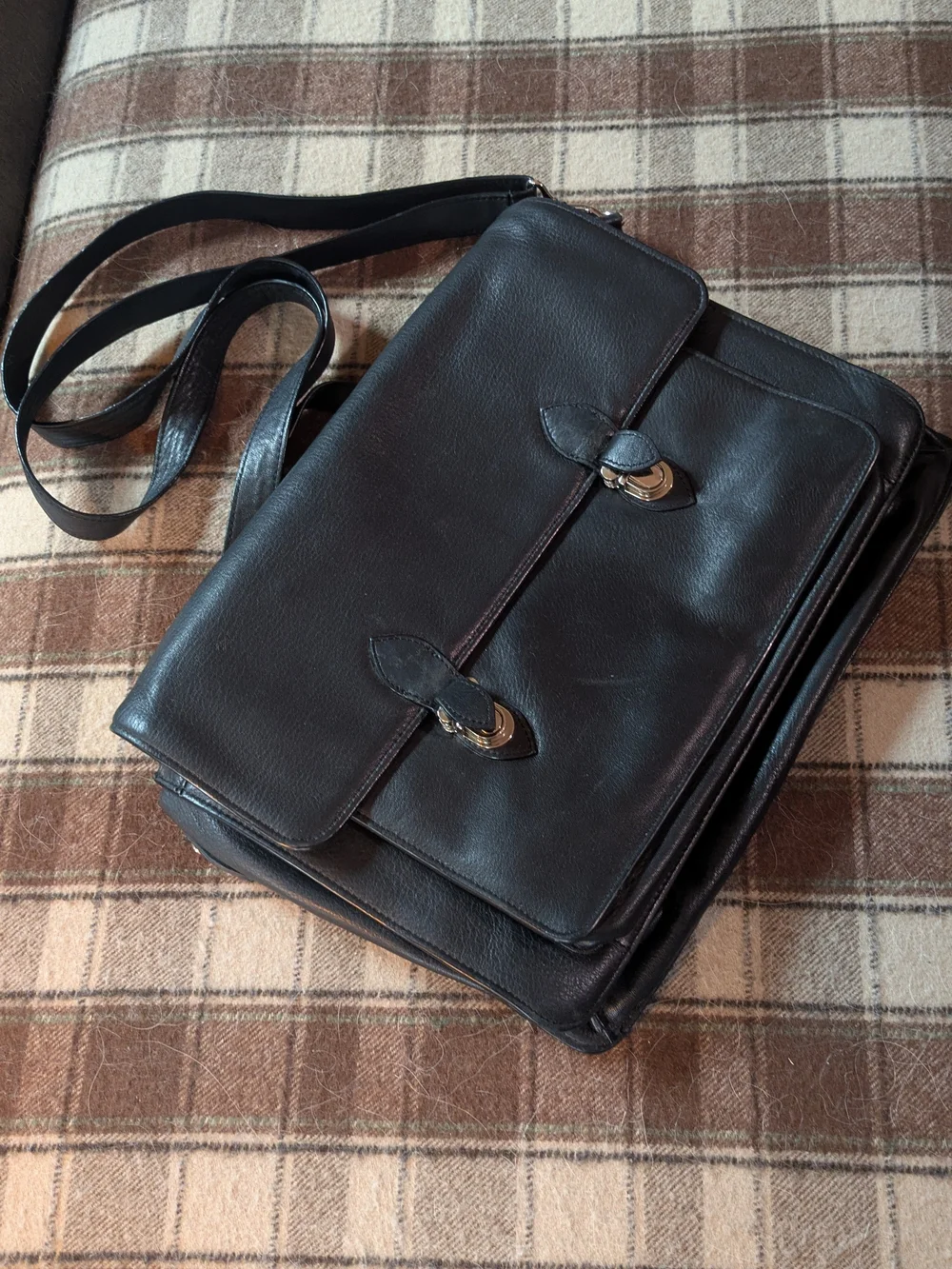 Levenger black top grain leather messenger bag